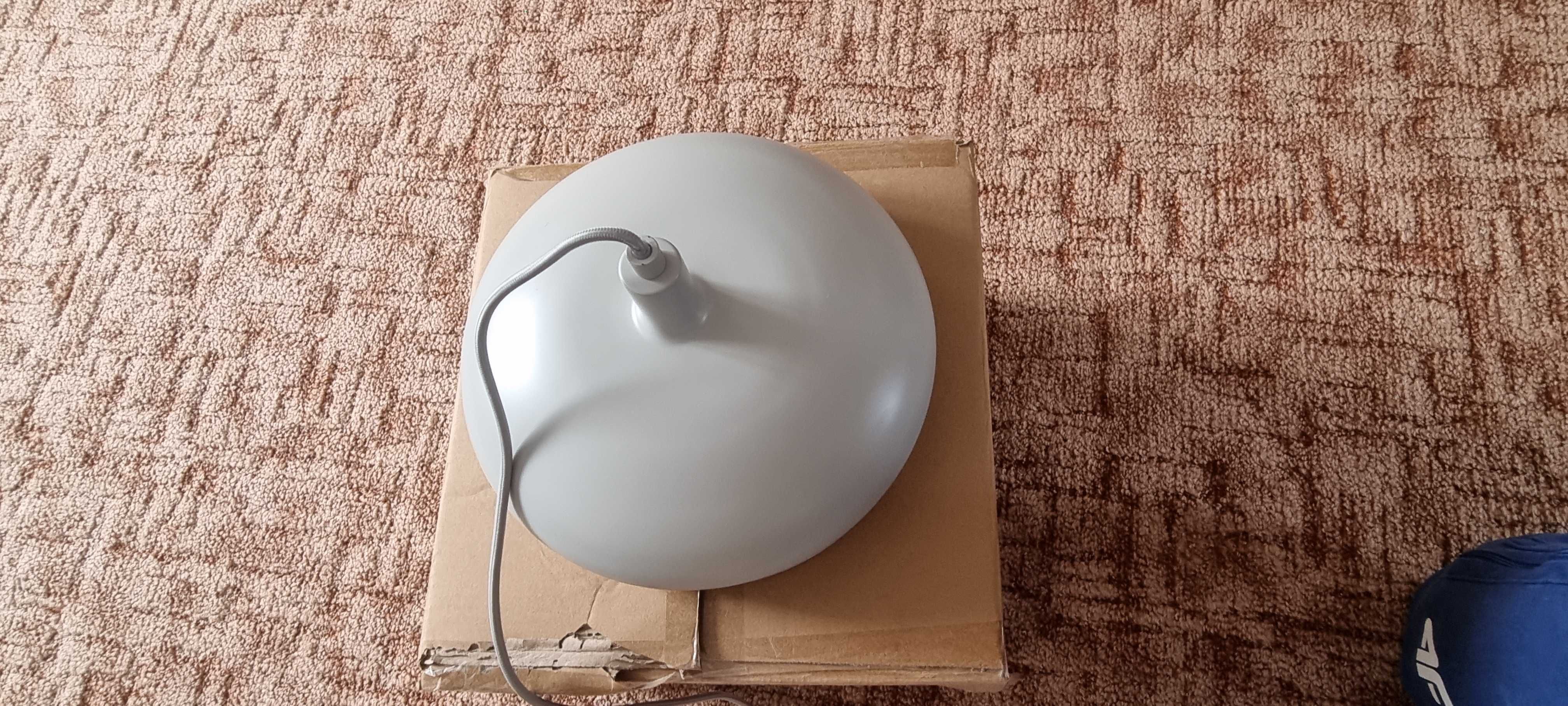 lampa wisząca nadblatowa LED z cieplym światłem