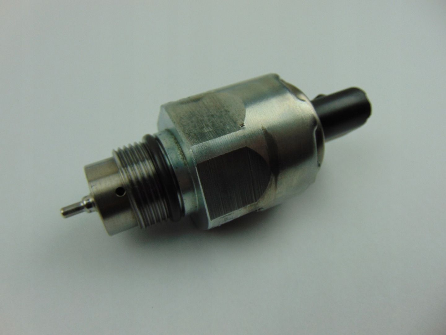 Zawór czujnik regulator ciśnienia paliwa 1,6TDI 03L130764A 5WS40730AT