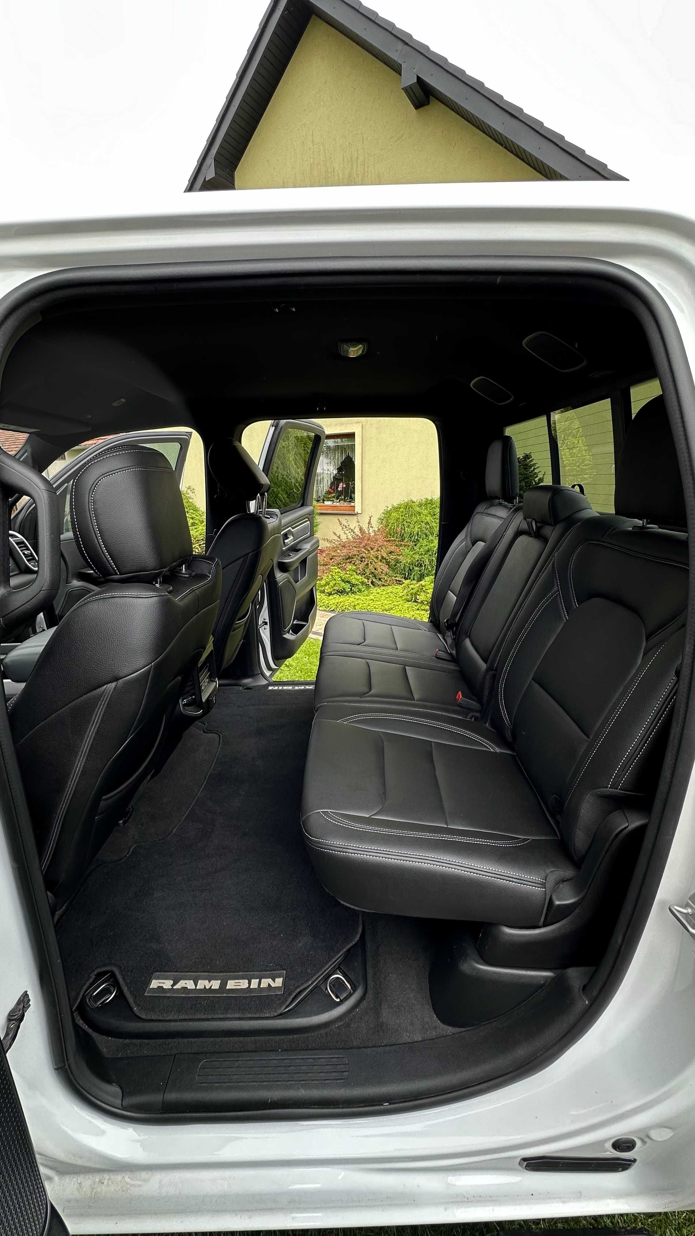 RAM 1500 Bighorn Night edition 5.7 HEMI 4x4 Auto