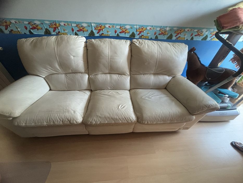 Sofa em pele  branco de 3 lugares