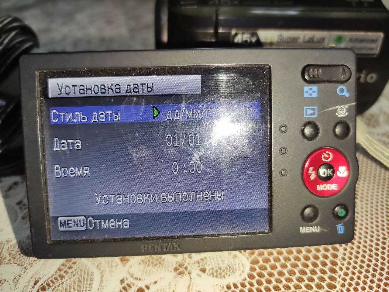 Видеокамера JVC GZ-MS110BE и фотоаппарат Pentax RS1000