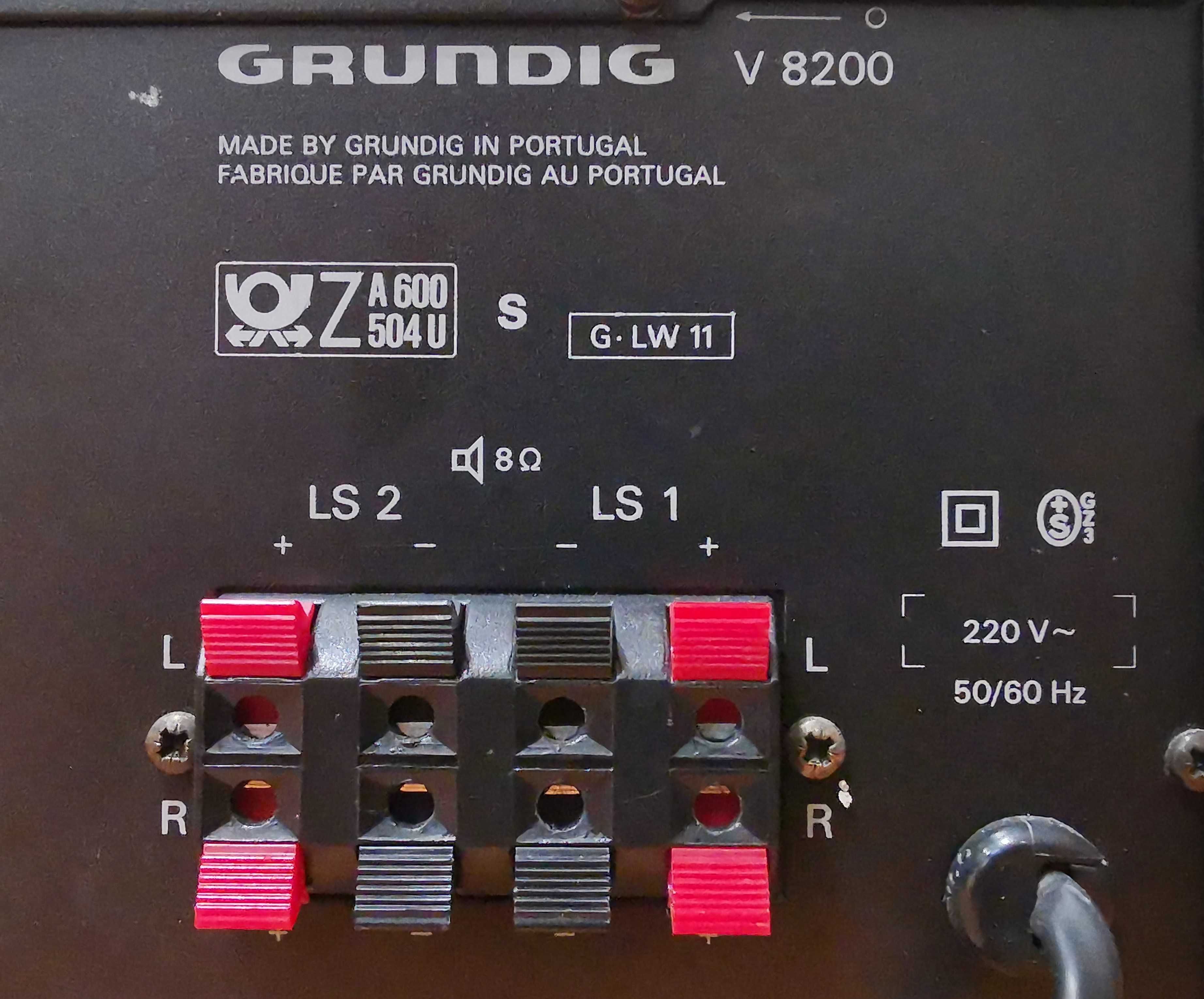 Wzmacniacz stereo Grundig V8200