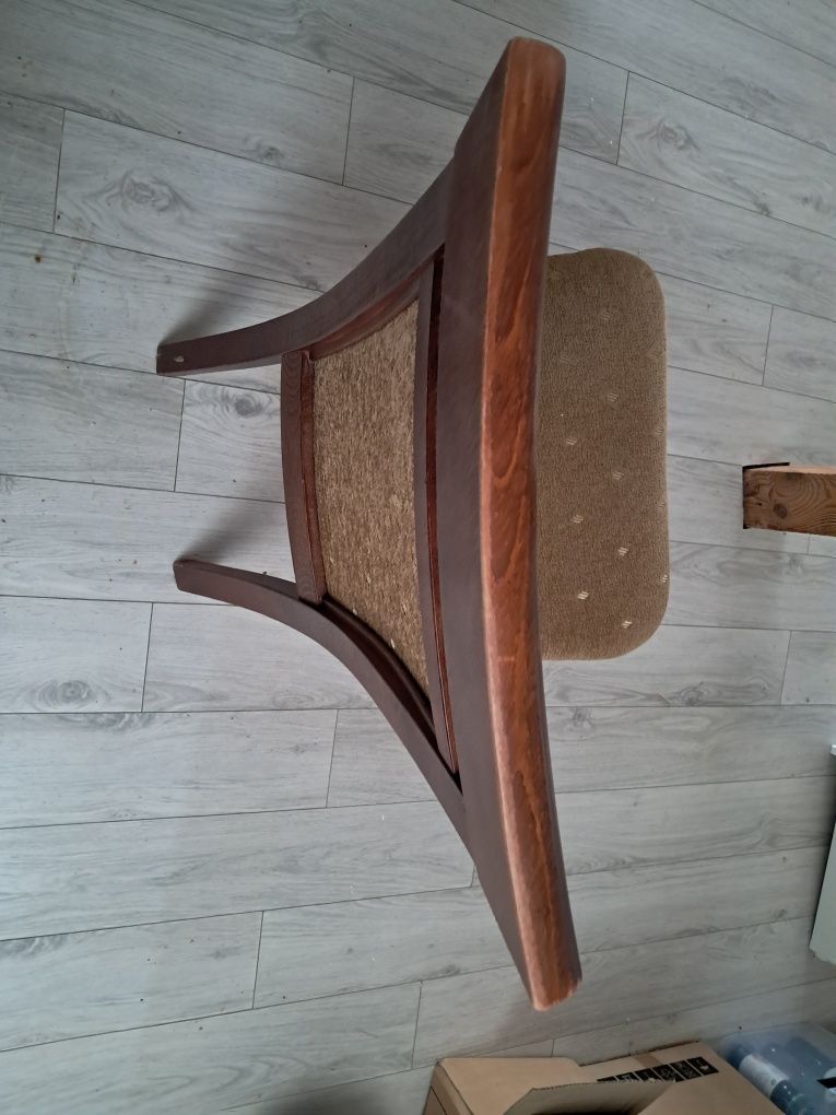 Krzesło drewniane 1 szt.