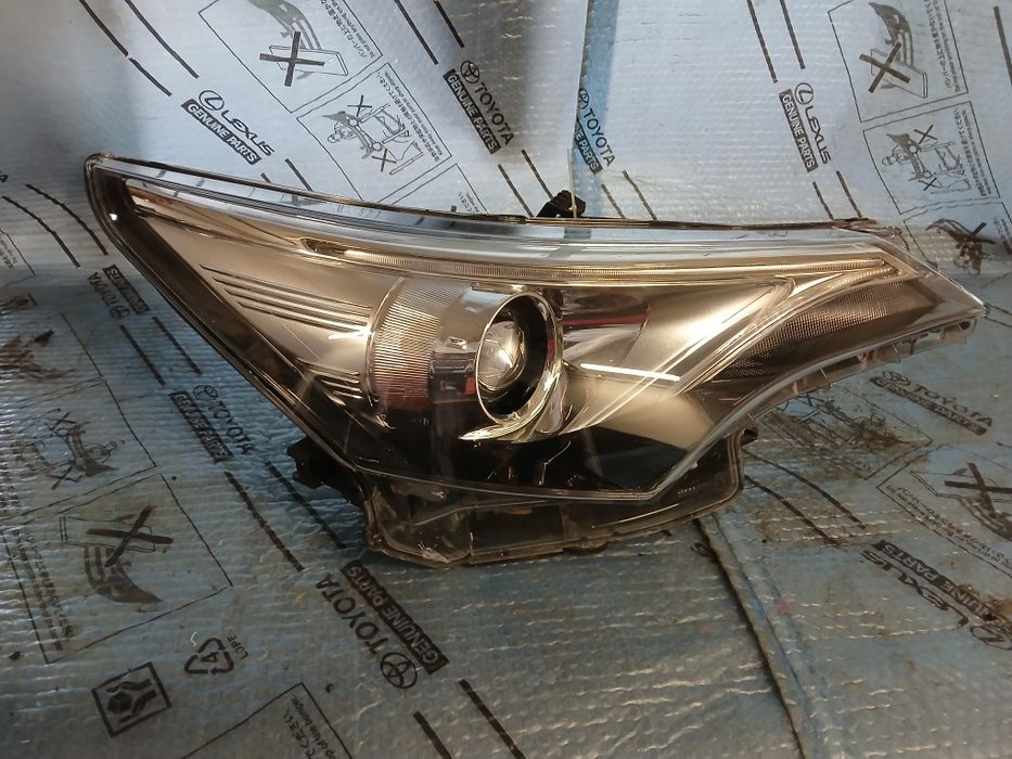 Lampa przednia prawa TOYOTA AVENSIS T29 FULL LED 15-18