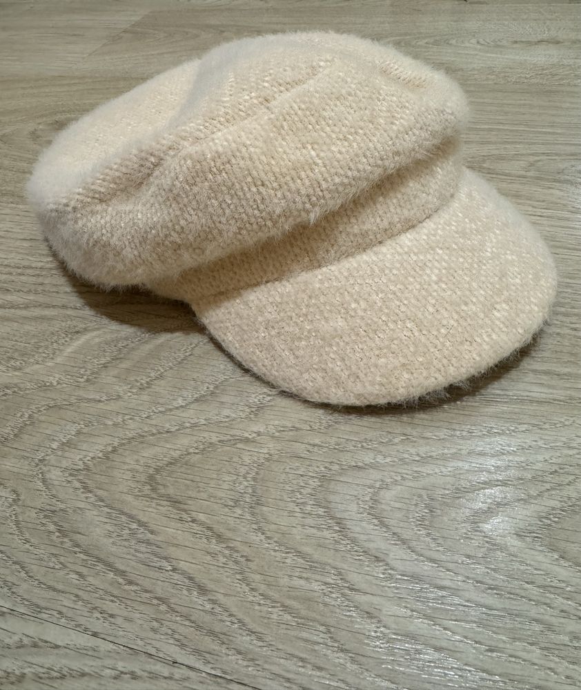Зимова шапка кепка