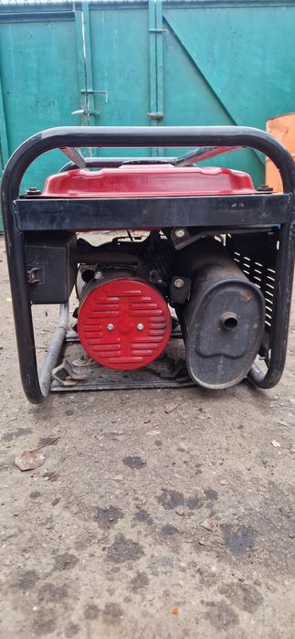 Продам бензиновый генератор