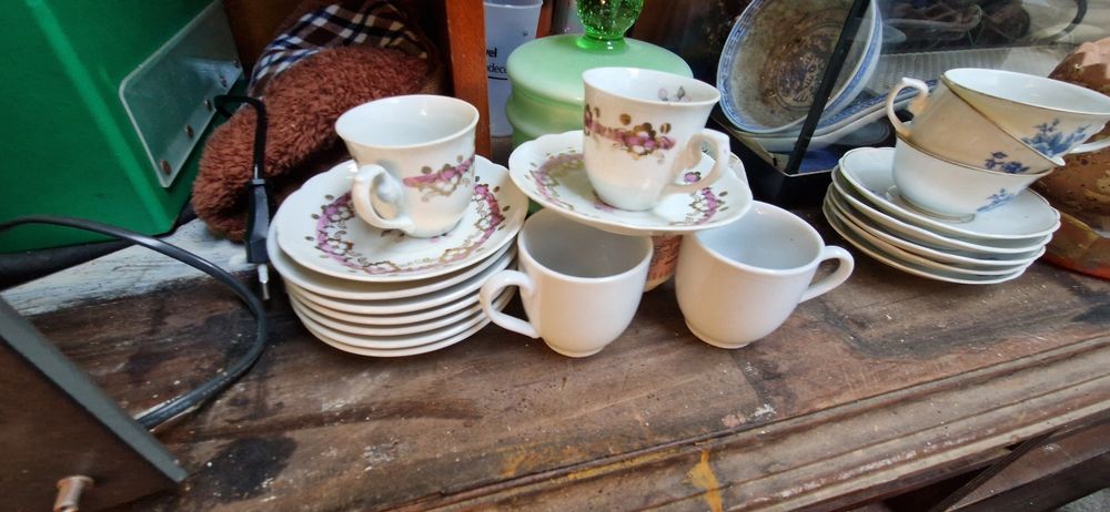 Várias peças de loiça