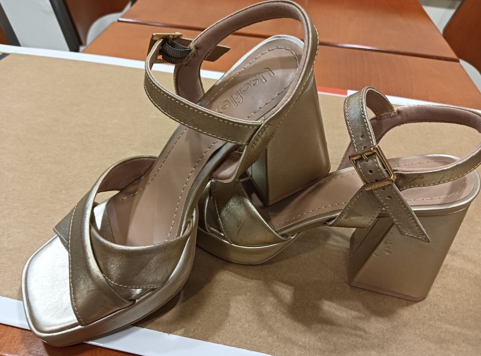 Vendo calçado, tênis, botas e sandálias