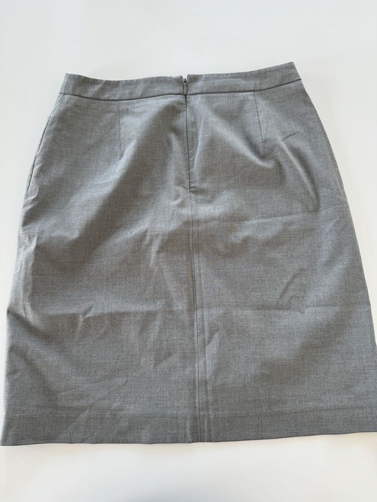 Szara spódnica UNIQLO