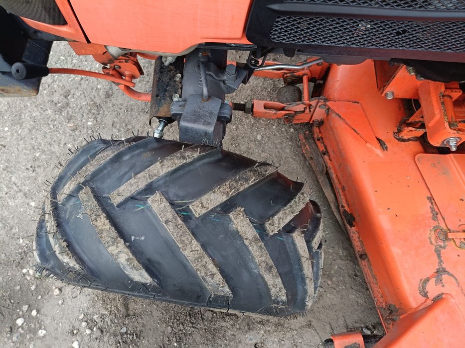 Traktorek wielozadaniowy kubota 2530 4x4 plus kosiarka międzyosiowa