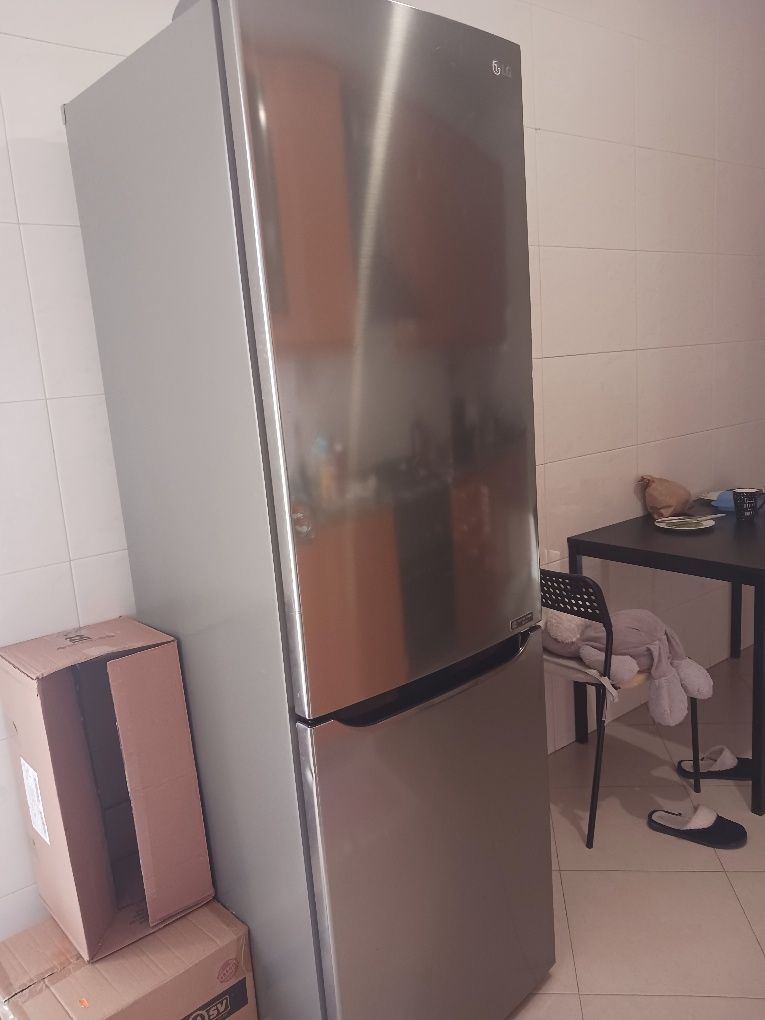 Frigorífico  LG  semi nova