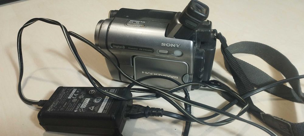 Відеокамера Sony Digital8 Handycam
