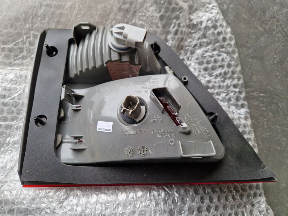 Lampa tylna lewa w klapie Jeep Grand Cherokee WK2