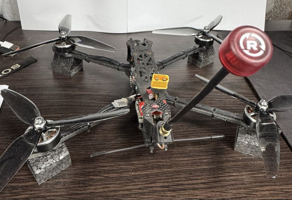 FPV дрон з АКБ в комплекті