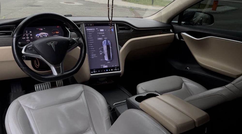 Tesla Model S p85