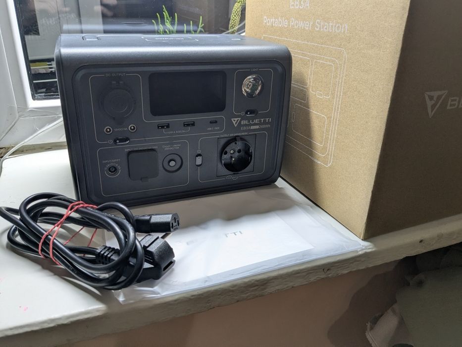 Bluetti EB3A 600w зарядна станція