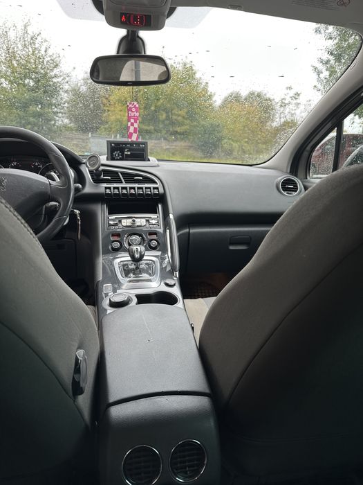 Автомобіль Peugeot 3008