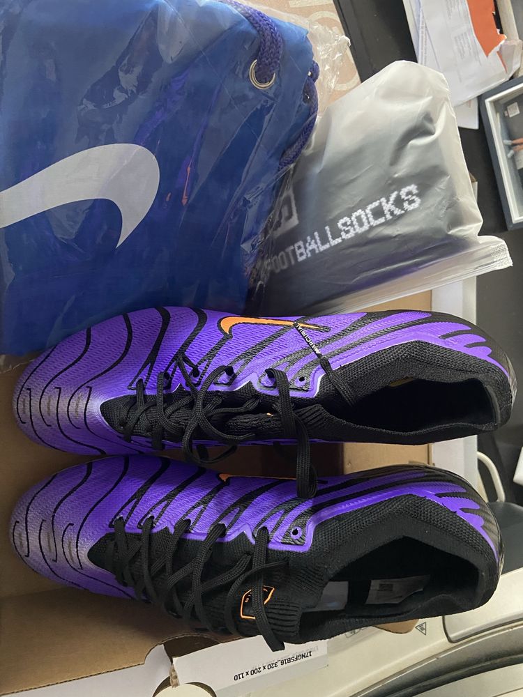 Chuteiras Nike novas