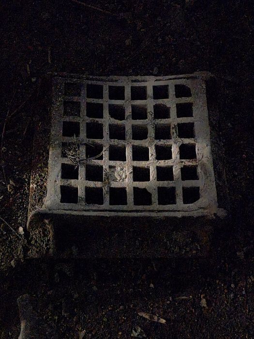 Продам чавунний люк дощоприймач