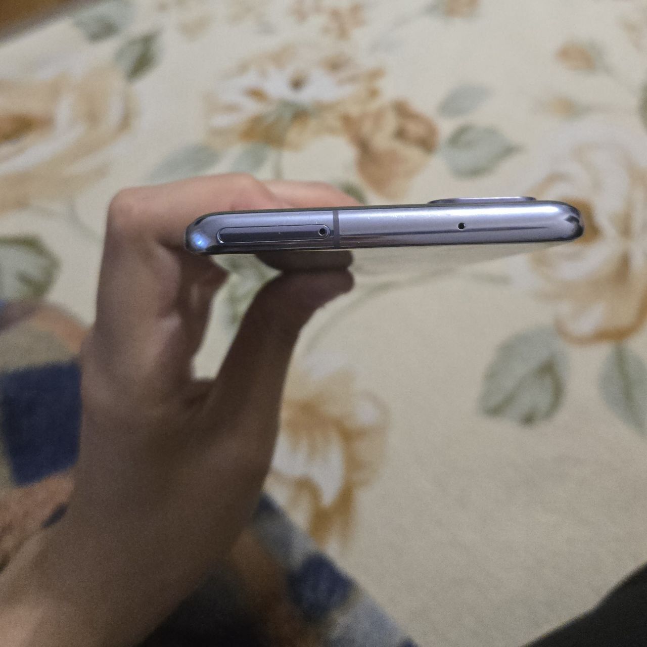 Продам Samsung s 20 plus bts edition 8/128