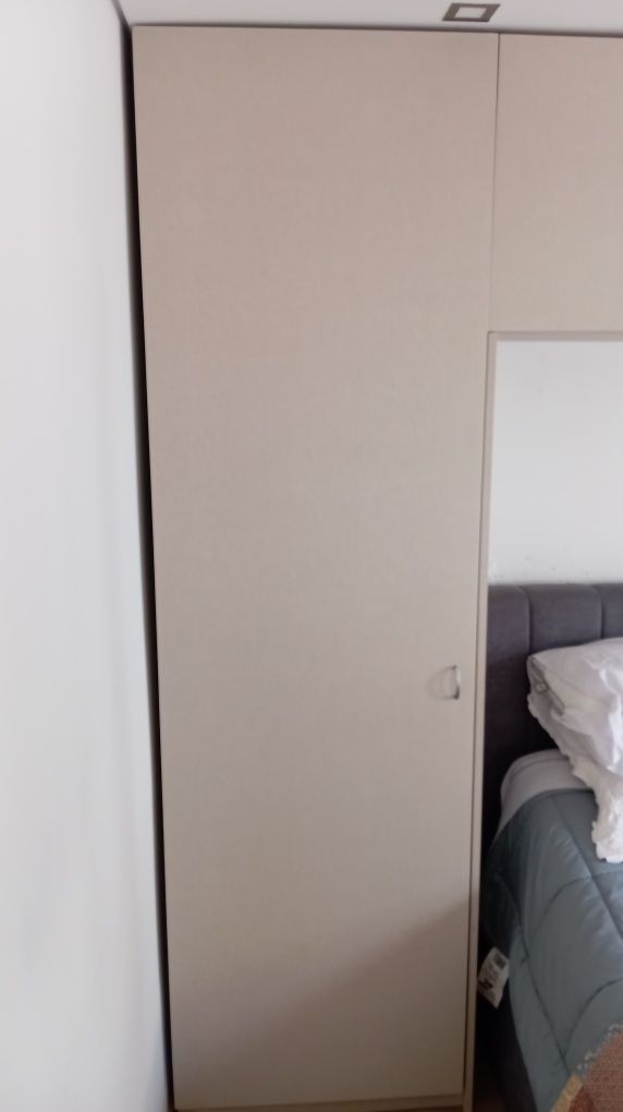 Guarda roupa embutido