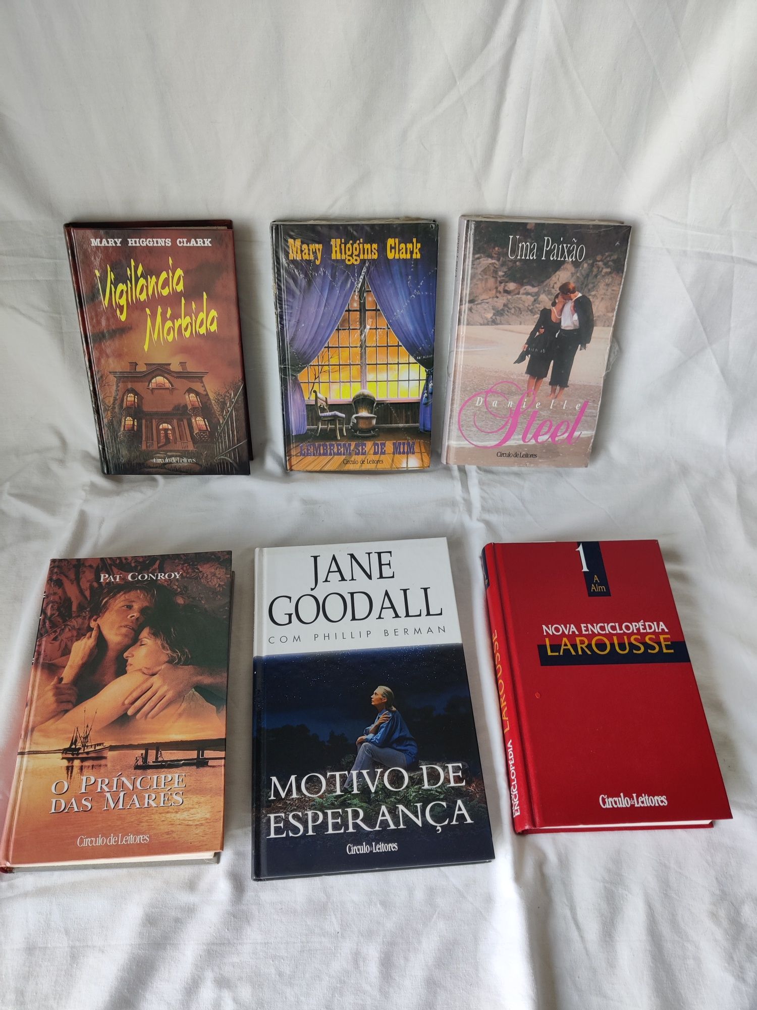 Livros variados.