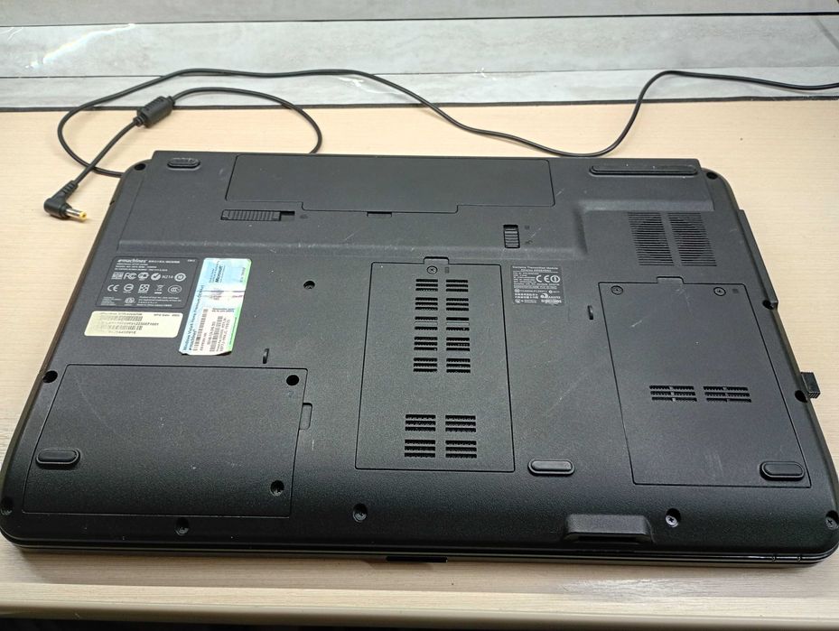 eMachines G725 17.3" LCD  Intel Pentium Dual Core T4200/4GB/250GB HDD