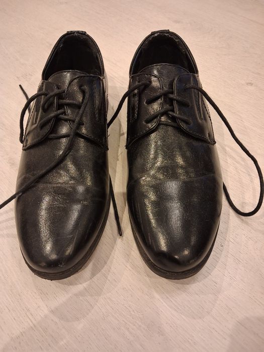 Eleganckie buty chłopięce