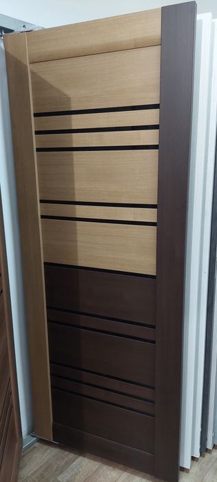 Нові деревяні полотна міжкімнатних дверей розмір 800