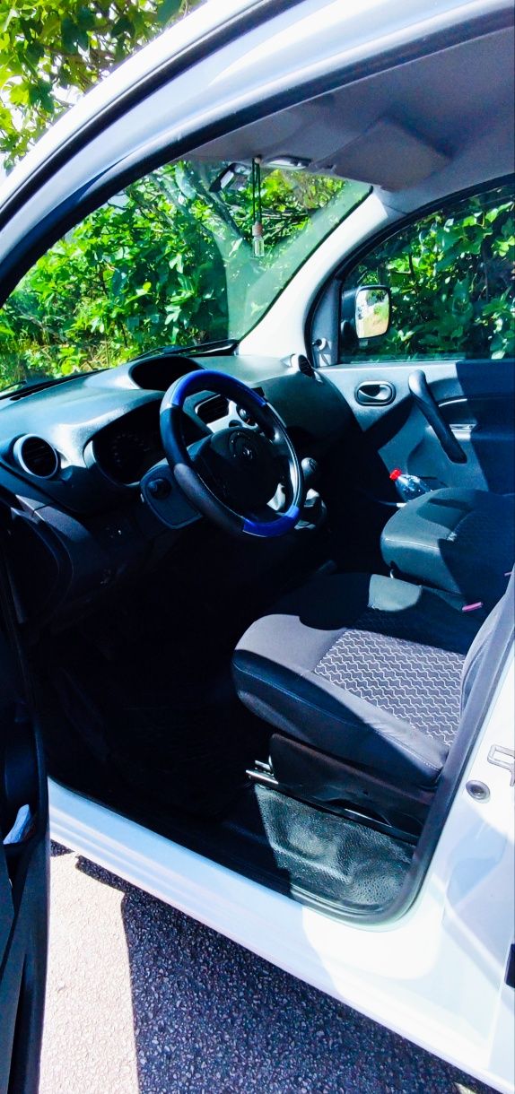 Alugo campervan (Kangoo maxi)