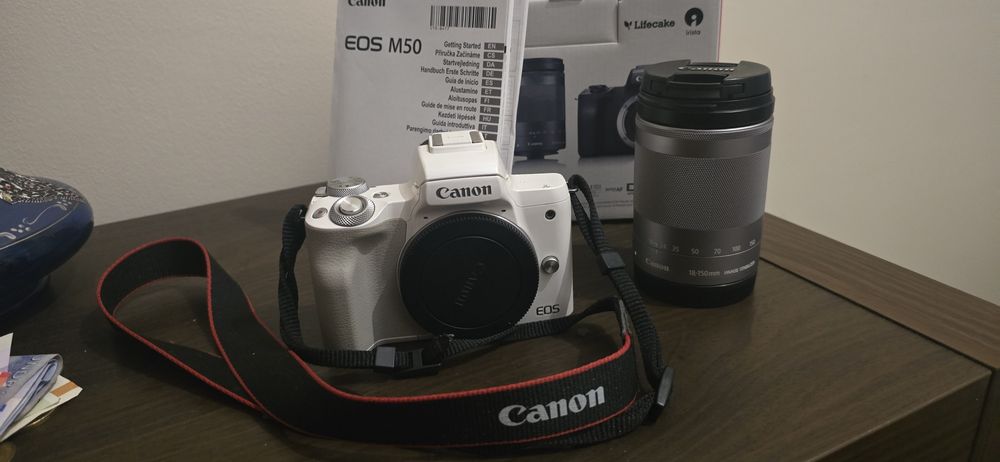 Canon M50 ± objectiva 18-150mm
