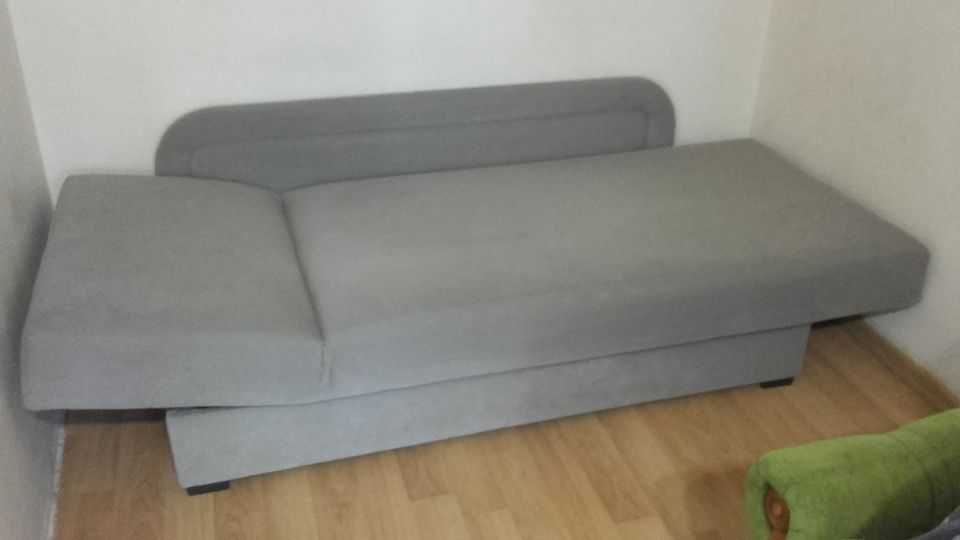 Sofa rozkładana oraz tapczanik