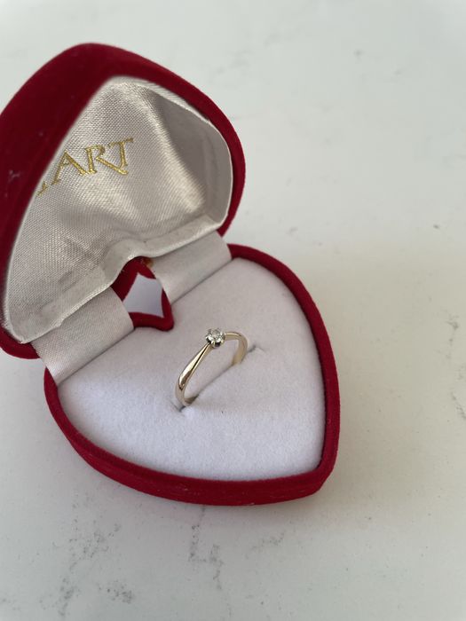 Apart złoty pierścionek z brylantem 1999 pln zaręczynowy