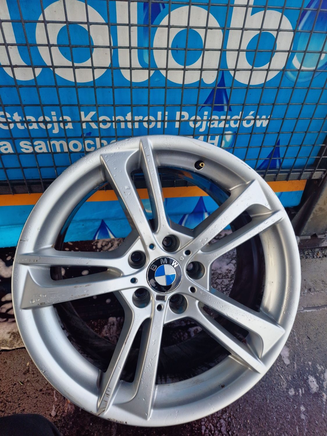 19 5×120 Alufelgi BMW F30 F31 F32 F36 Komplet Orginał