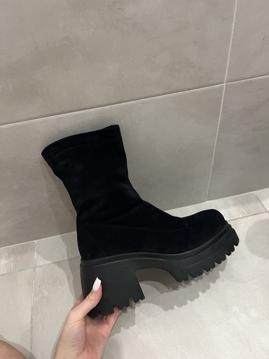 Сапожки челсі на масивній підошві