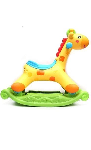 Girafa com rodas e baloiço