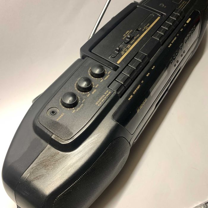 Tensai RCR-3344 портативна стерео-касетну магнітолу з FM-радіо