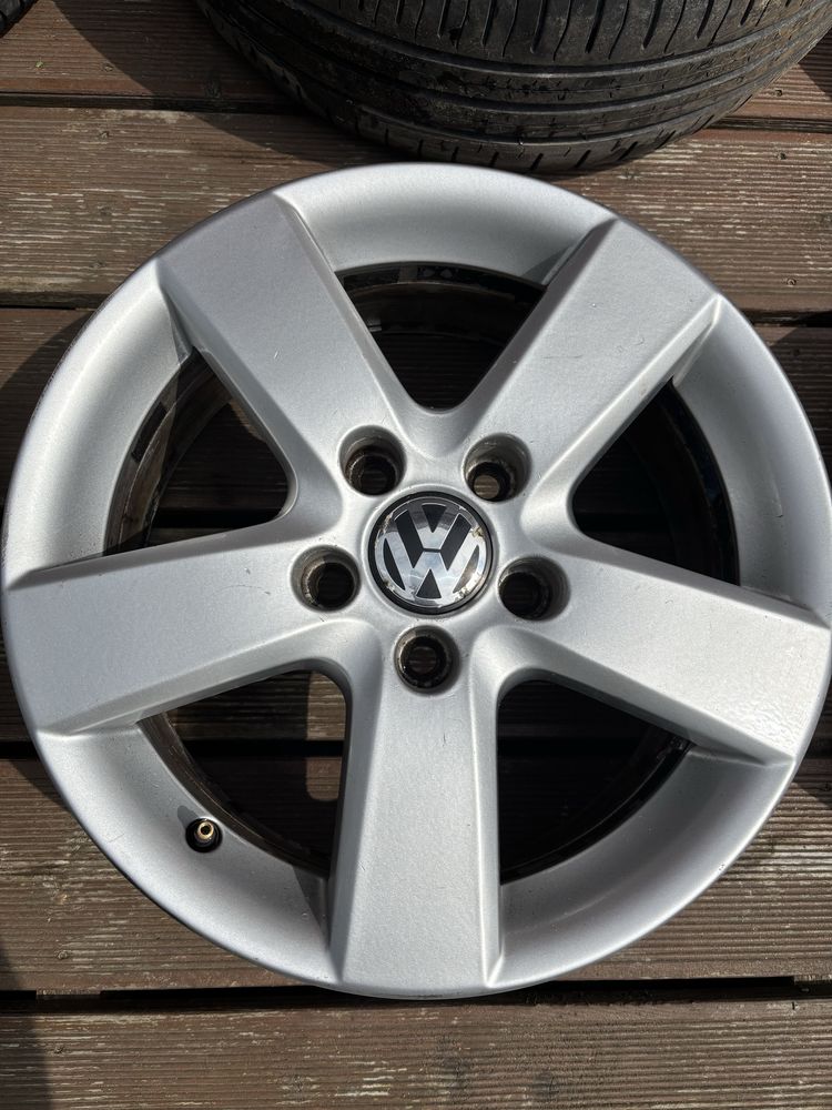 Felgi R16 z oponami Volkswagen Golf