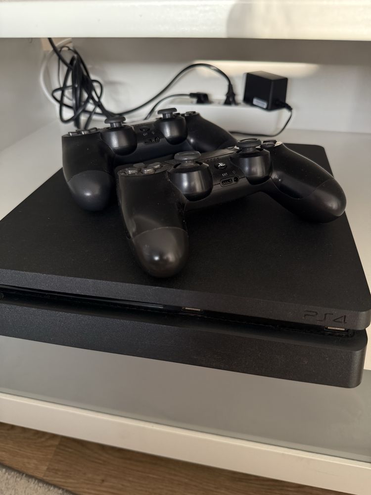 Ps4 mais 2 comandos e 2 jogos