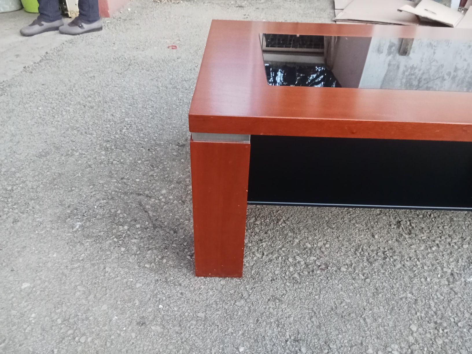 Mesa em excelente estado.