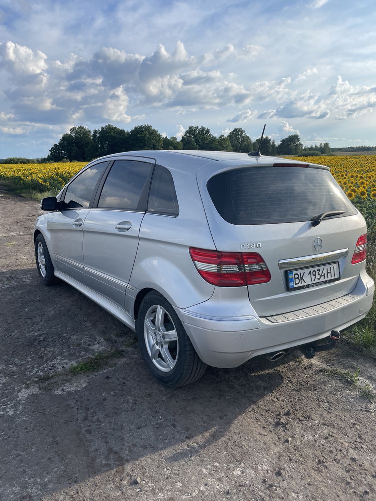 Автомобіль легковий Mercedes B180 коробка автомат