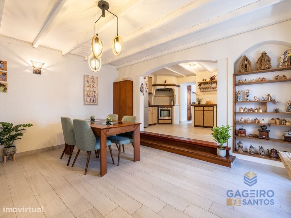 Casa antiga recuperada na zona histórica de São Martinho do Porto