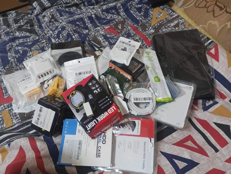 Лот аксесуарів, техніки та інструментів