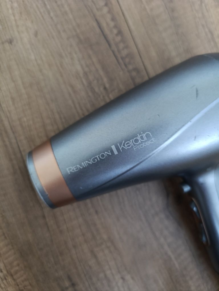 Suszarka do włosów Remington AC8820 Keratin Protect 2200W