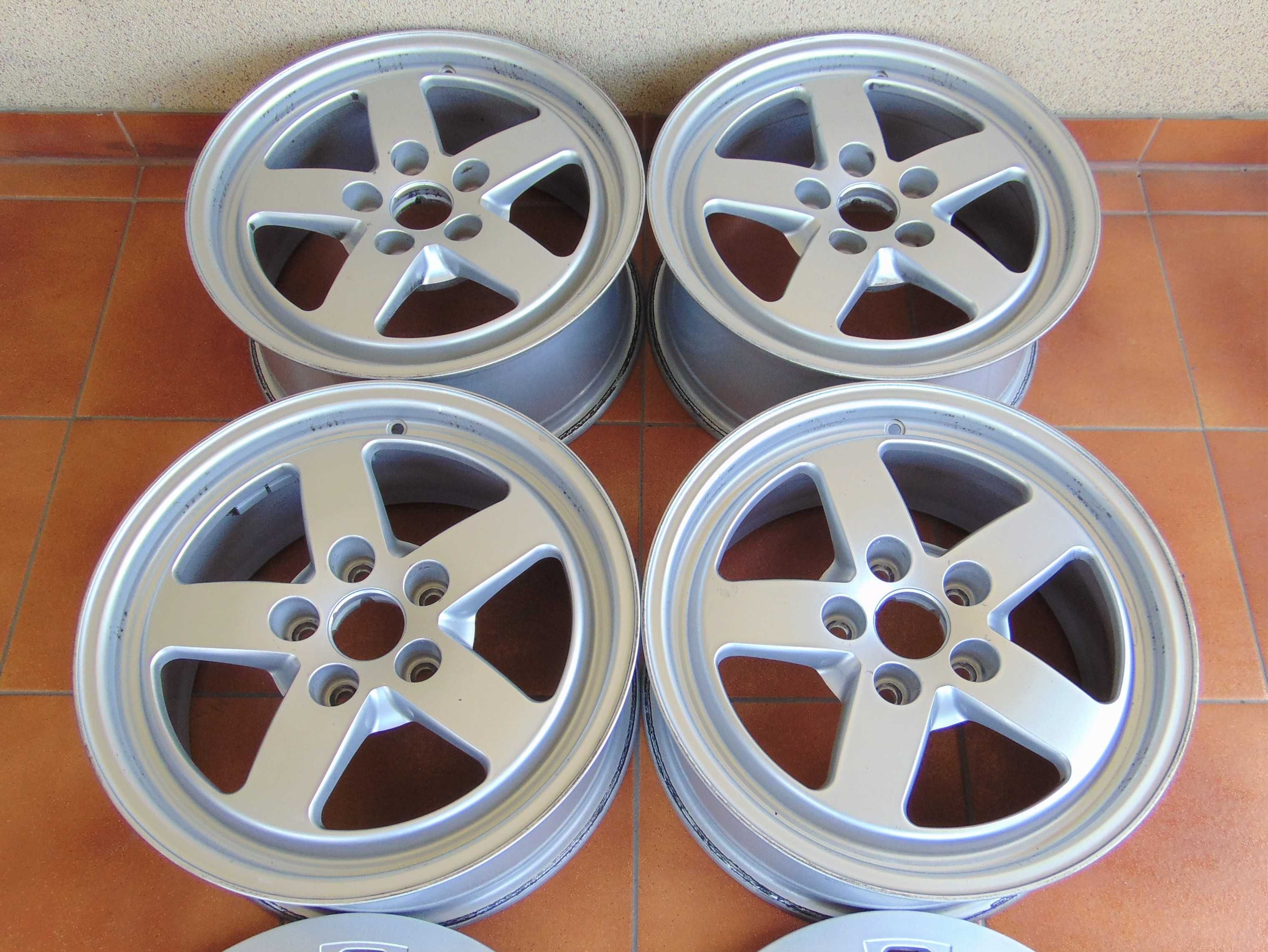 Felgi Aluminiowe 16'' 7x16 ET35 AUDI A4 B8 B9 07- Kołpaki kpl.