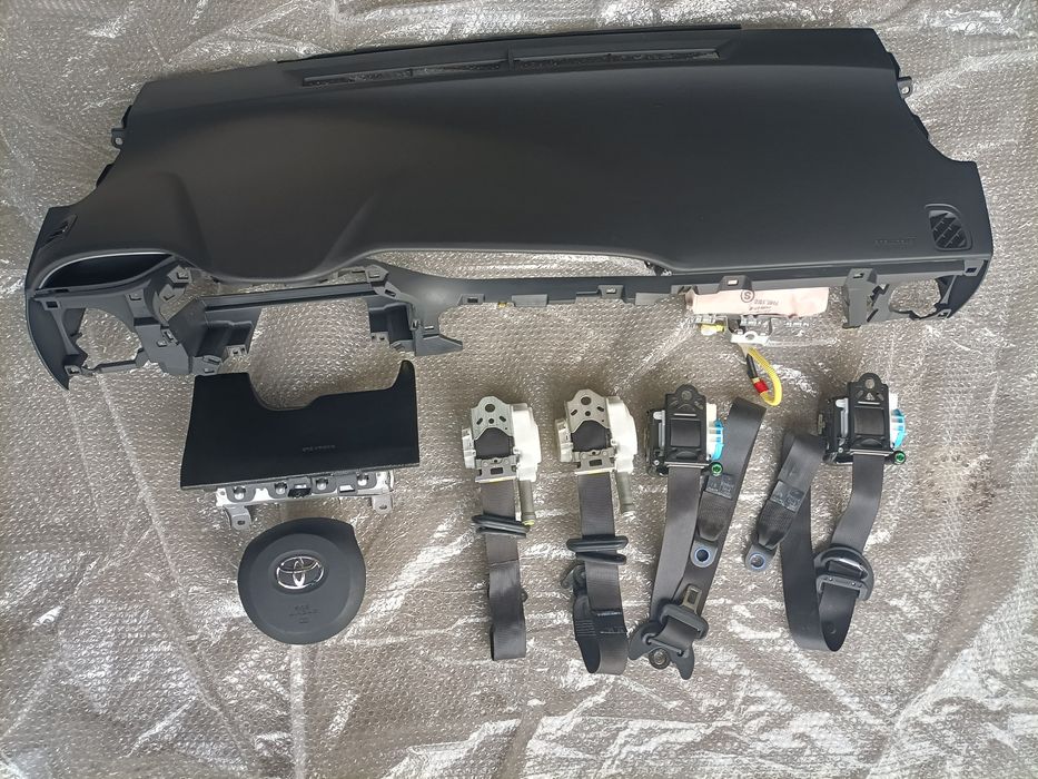 Mam komplet do Toyoty Yaris 19 rok w górę.