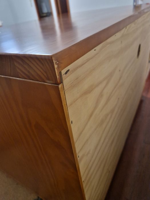 Móvel madeira maciça em muito boas condições