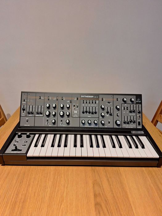 Sintetizador Behringer MS-5