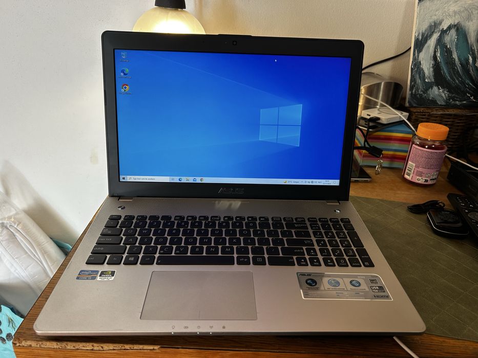 Asus notebook.   .