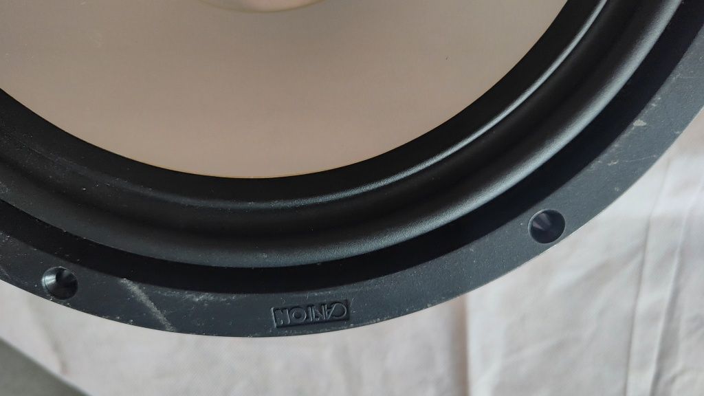 Głośnik firmy canton basowy subwoofer